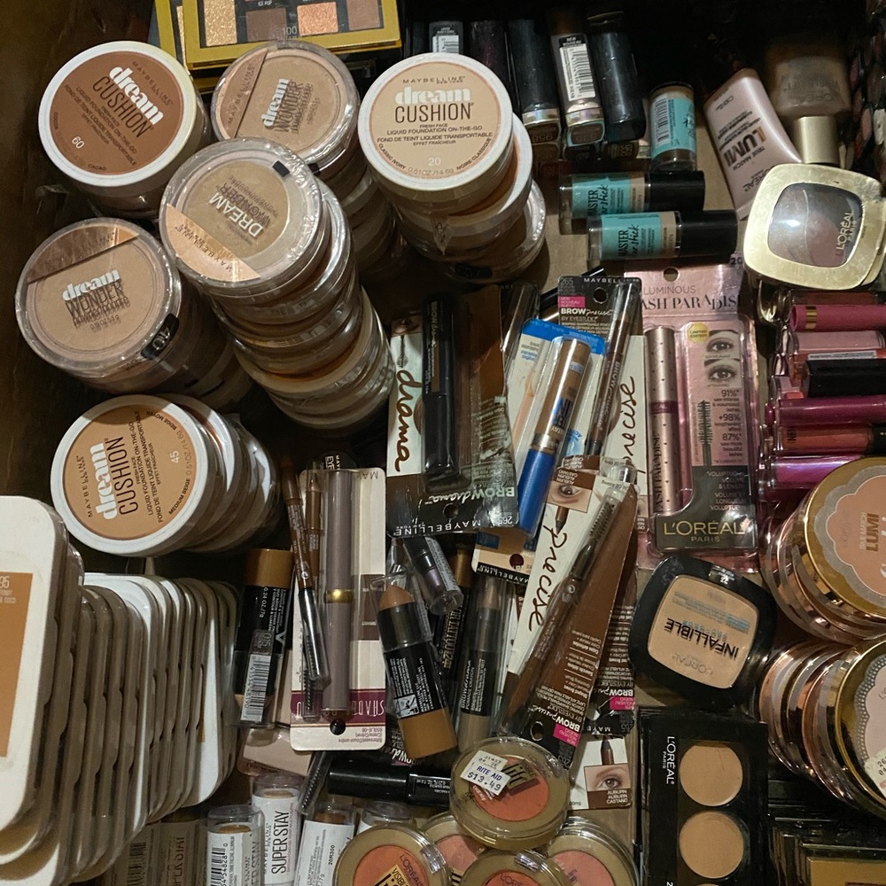 Makeup lot 20 piece READ DESCRIPTION - Picture 3 of 4
